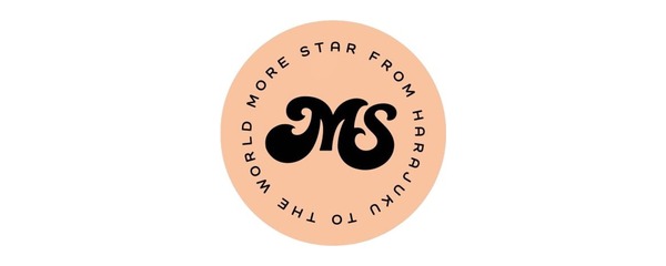 MORE STAR ロゴ